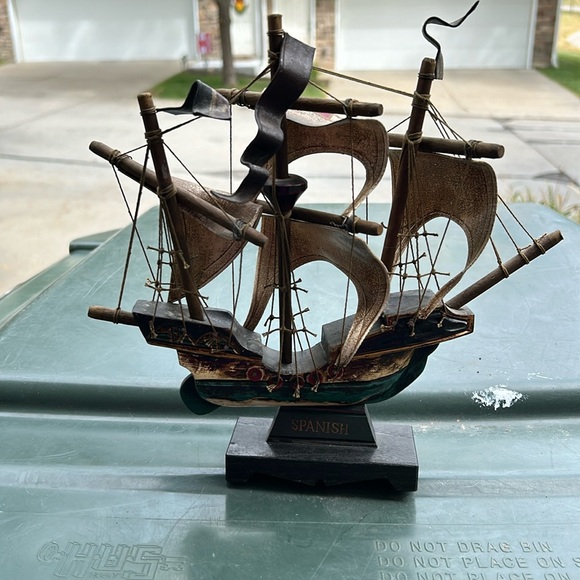 Small ship small replica of a Spanish ship. Measures 10” tall - Picture 1 of 3